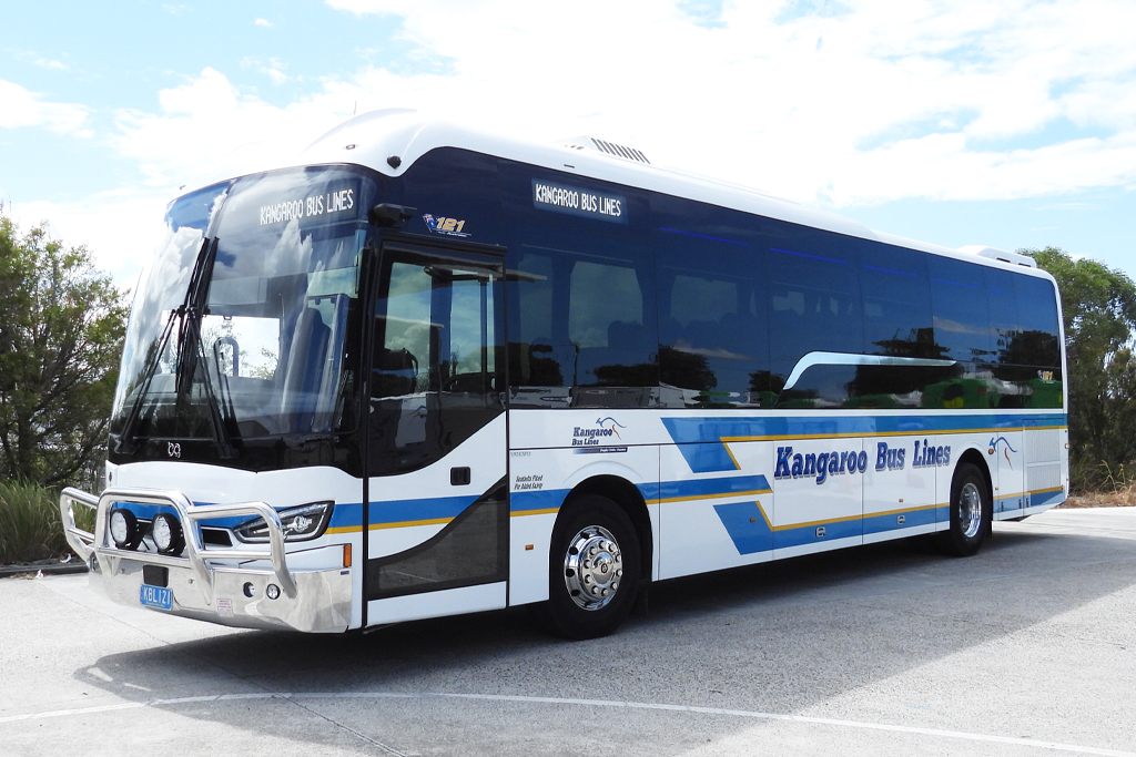 Luxury Low Floor Coaches 1 KBL121_exterior