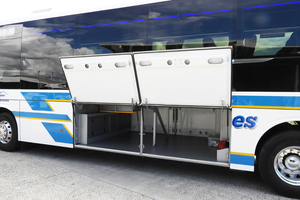 Luxury Low Floor Coaches 3 KBL121_exterior3